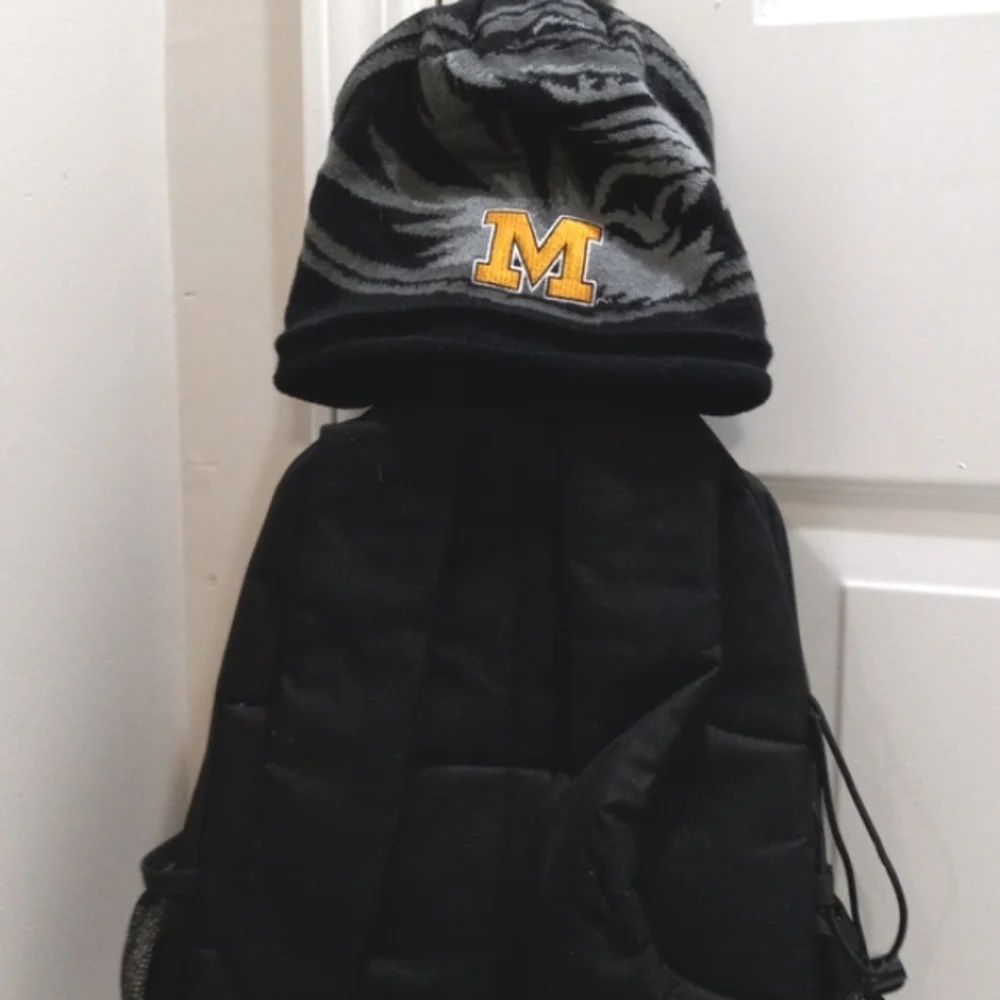 Mizzou Backpack, 4 Zipper Pockets With Mizzou beanie